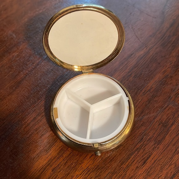 Vintage Estate pill compact - Picture 3 of 6